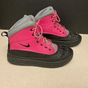 Nike ACG Woodside 2 High Boots. Youth’s Size 6Y. Women’s Size 7.5. Nice Boots!!!